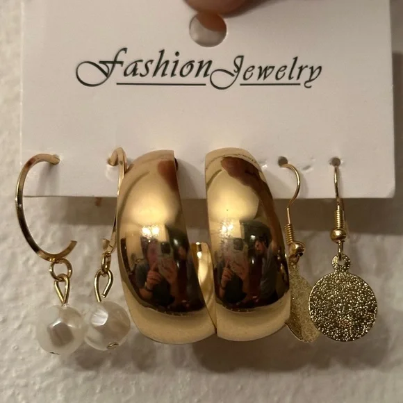 Fashion Jewelry Gold and Silver Earring Collection - 21 Pairs - Picture 5 of 9